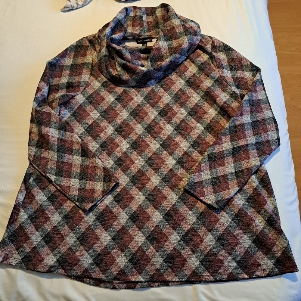 Lane Bryant women's 14/16 cowl neck top diamond design